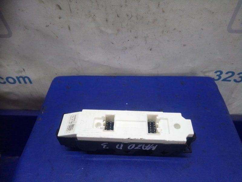 Блок управления стеклоподъемниками передний левый 3 BL 09-13 Блок управления стеклоподъемниками передний левый 3 BL 09-13