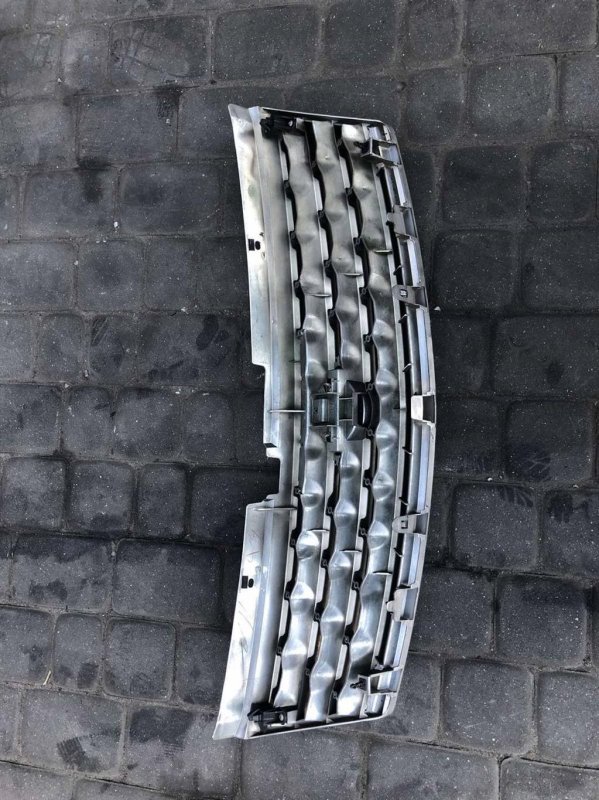 Решетка радиатора INFINITI M35/M45 04-10