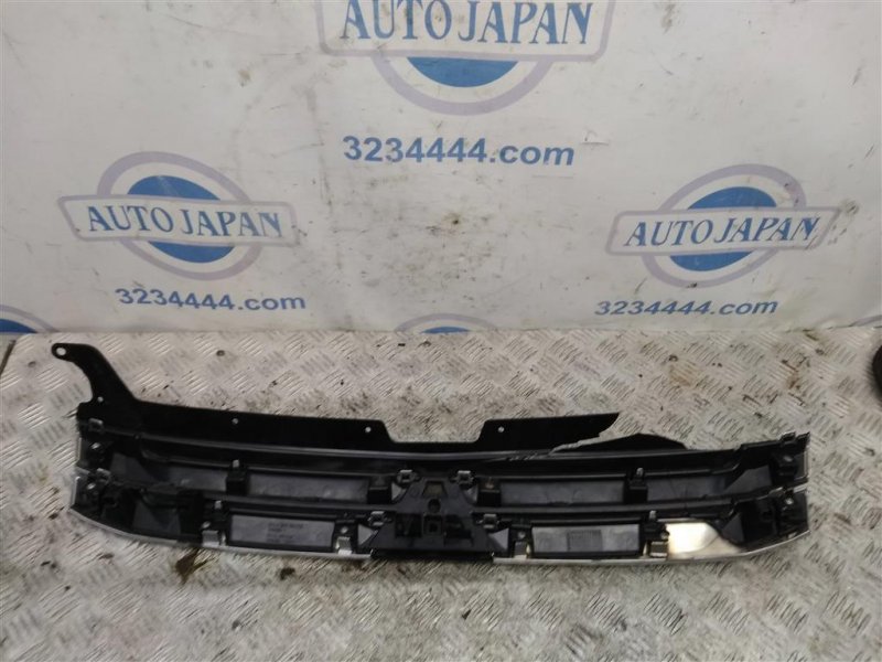 Решетка радиатора OUTLANDER GF 12-