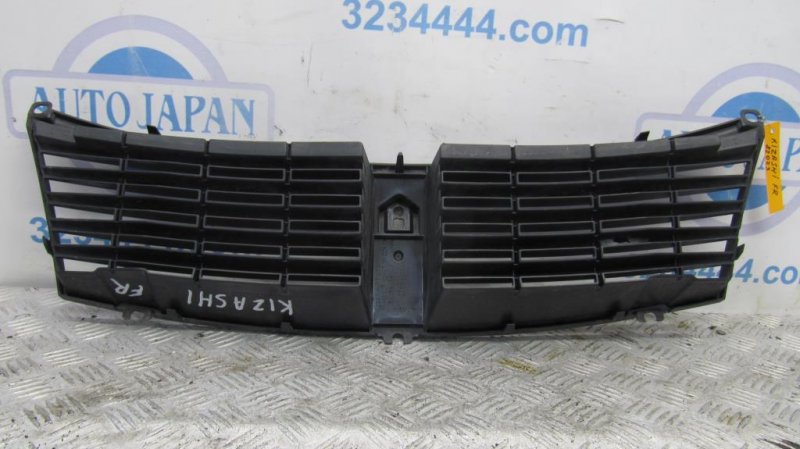 Решетка радиатора SUZUKI KIZASHI 09-14 71745-57L00 Б/У