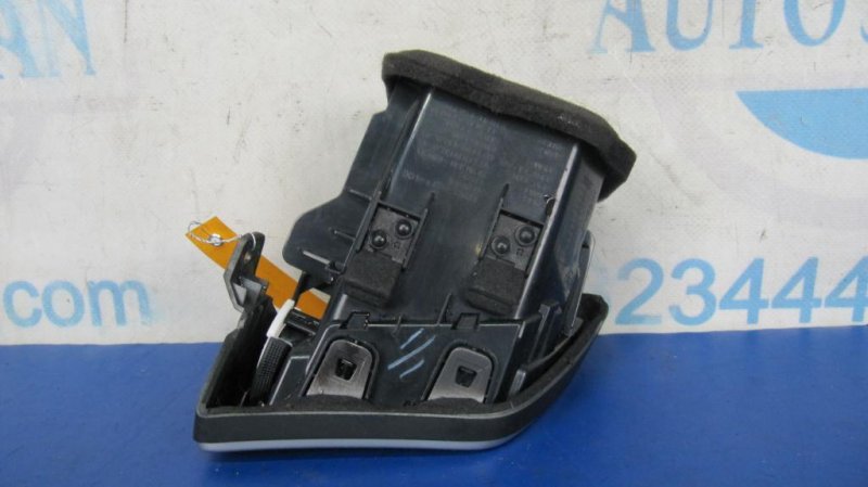 Дефлектор воздушный правый X-TRAIL/ROGUE T32 13-20