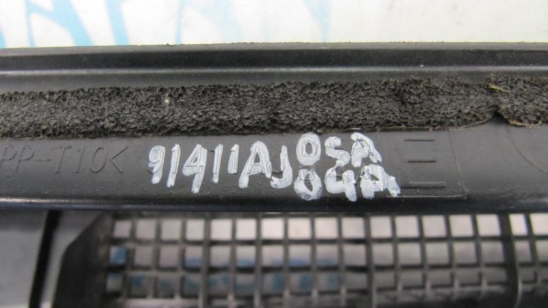 Пластик под лобовое стекло / Жабо LEGACY 09-15 BM 2014 Седан 2.5 FB25B