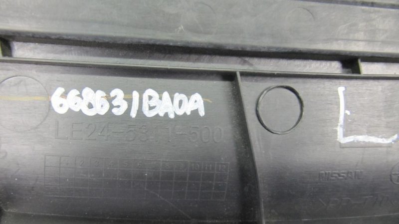 Пластик под лобовое стекло / Жабо EX35(37) 07-12