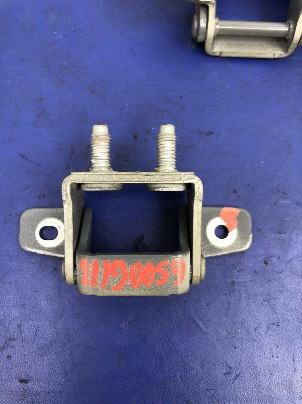 Петля крышки багажника правая HYUNDAI ELANTRA HD 06-11 2010 Универсал 2.0 G4GC 79770-2L200 Б/У