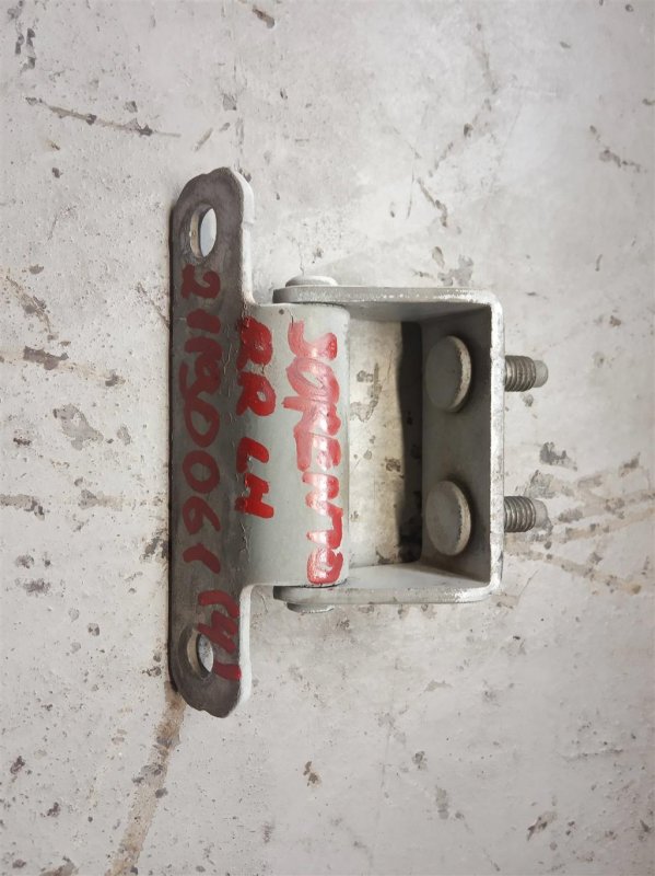 Петля крышки багажника левая KIA SORENTO XM 09-14 2011 Внедорожник 2.4 79710-2E000 Б/У