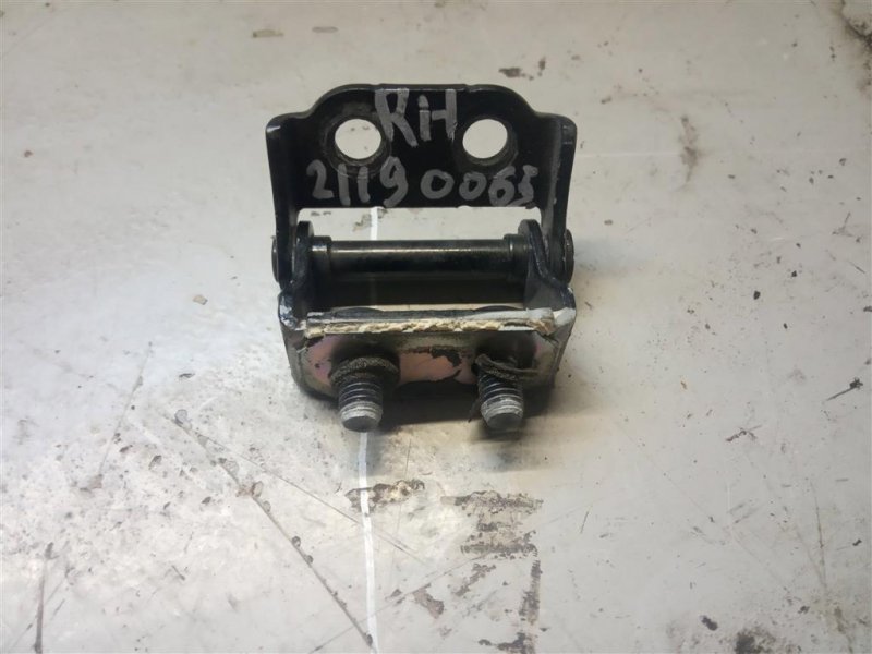 Запчасть петля крышки багажника правая MAZDA CX-9 06-16 2007 Внедорожник 3.5 L209-62-210A Б/У Петля крышки багажника правая MAZDA CX-9 06-16 2007 Внедорожник 3.5 L209-62-210A Б/У