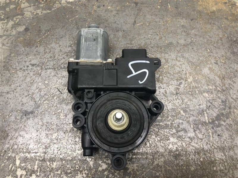 Моторчик стеклоподъемника передний левый SONATA YF 10-14 2013 Седан 2.4 Моторчик стеклоподъемника передний левый SONATA YF 10-14 2013 Седан 2.4