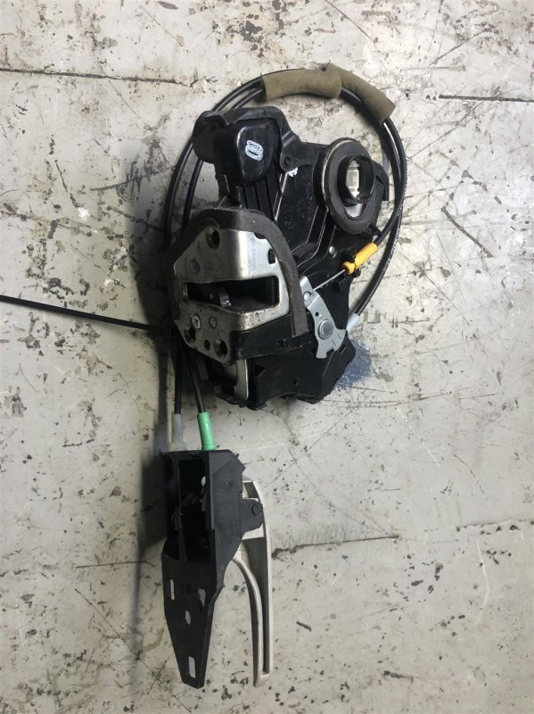 Замок двери передний левый SIENNA 11-16 2011 GSL30 3.5 2GR-FE