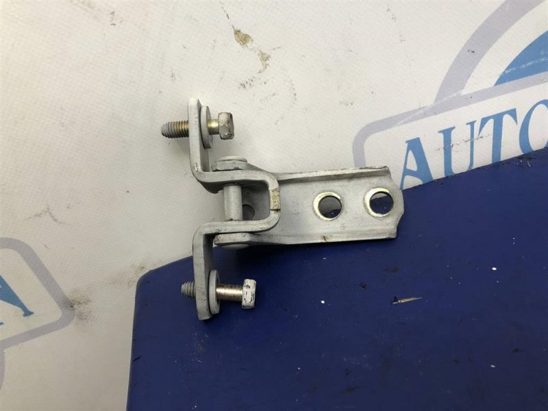 Петля двери нижняя передняя левая OUTLANDER 03-07 2003 Внедорожник 2.4 Петля двери нижняя передняя левая OUTLANDER 03-07 2003 Внедорожник 2.4