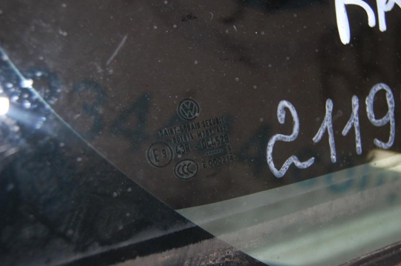 Стекло двери глухое заднее правое VOLKSWAGEN JETTA USA 10-17 162 1.4 CZTA