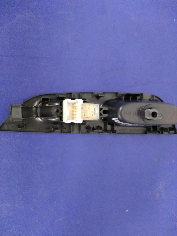 Кнопка стеклоподъемника задняя правая NISSAN X-TRAIL/ROGUE T32 13-20 T32 2.5 QR25DE