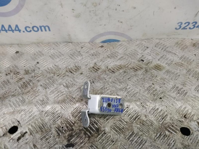 Петля двери нижняя задняя левая LEXUS ES350 06-12 2009 Седан 3.5 68780-52031 Б/У