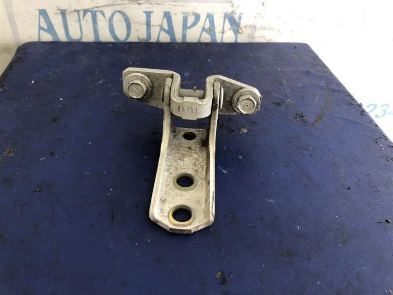 Петля двери нижняя задняя левая OUTLANDER 03-07 2003 Внедорожник 2.4 Петля двери нижняя задняя левая OUTLANDER 03-07 2003 Внедорожник 2.4