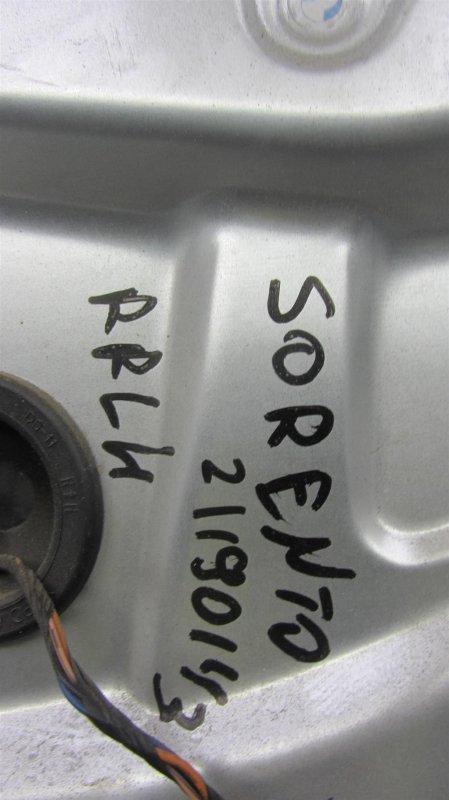 Стеклоподъемник задний левый SORENTO XM 09-14 2011 Внедорожник 2.4 Стеклоподъемник задний левый SORENTO XM 09-14 2011 Внедорожник 2.4