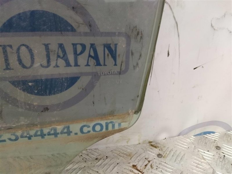 Стекло двери переднее левое AURIS 06-12