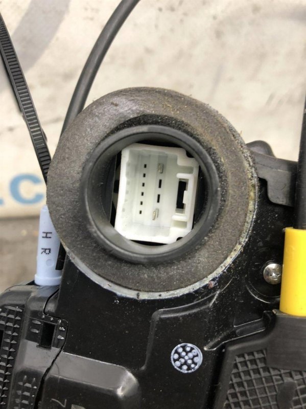 Замок двери задний правый TOYOTA AURIS 06-12 Замок двери задний правый TOYOTA AURIS 06-12