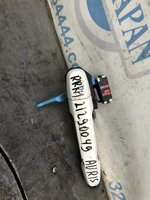 Запчасть ручка двери наружная задняя правая TOYOTA AURIS 06-12 69211-12220-03 Б/У Ручка двери наружная задняя правая TOYOTA AURIS 06-12 69211-12220-03 Б/У