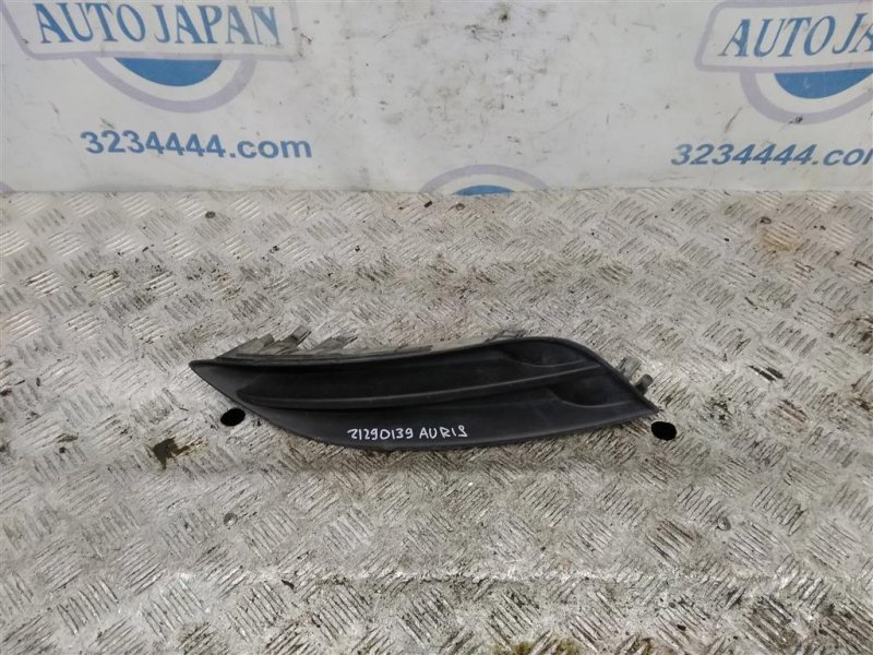 Накладка противотуманной фары TOYOTA AURIS 06-12 Б/У