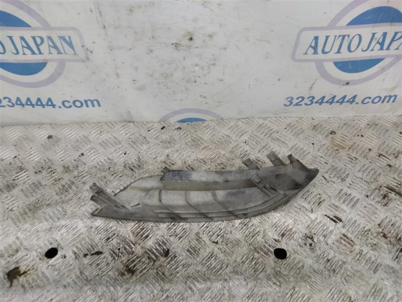 Накладка противотуманной фары AURIS 06-12