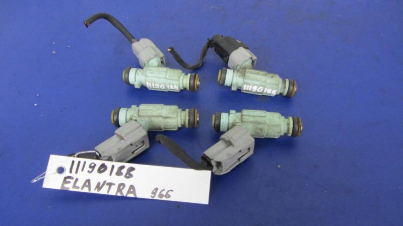 Форсунка топливная HYUNDAI ELANTRA HD 06-11 2010 Универсал 2.0 G4GC 35310-23800 Б/У