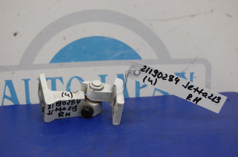 Петля двери верхняя передняя левая VOLKSWAGEN JETTA USA 10-17 2015 162 2.0 CBPA 8K0 831 402 G Б/У