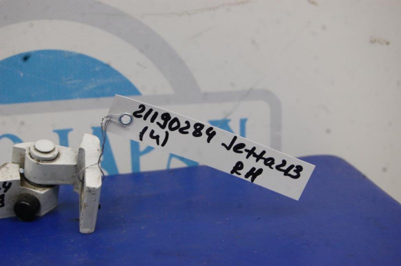 Петля двери верхняя передняя левая JETTA USA 10-17 2015 162 2.0 CBPA