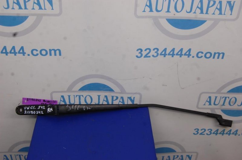 Поводок стеклоочистителя передний правый VOLKSWAGEN PASSAT CC 08-12 2012 358 2.0 CBFA 3C8 955 410 Б/У