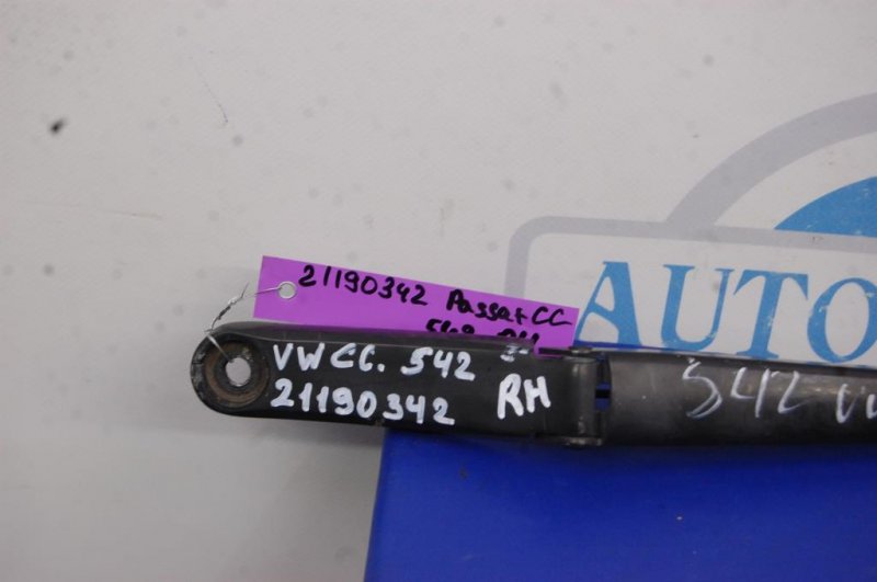 Поводок стеклоочистителя передний правый PASSAT CC 08-12 2012 358 2.0 CBFA