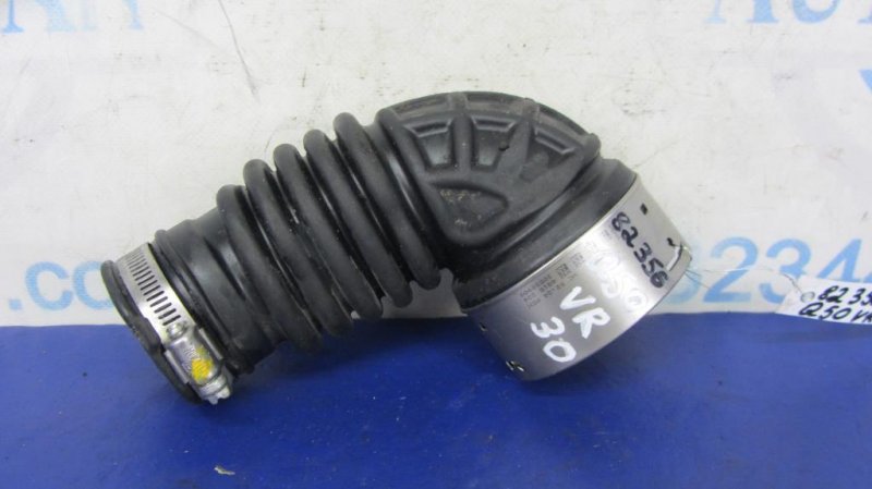 Патрубок воздушного фильтра левый INFINITI Q50 15-20 VR30 16576-5CA5A Б/У