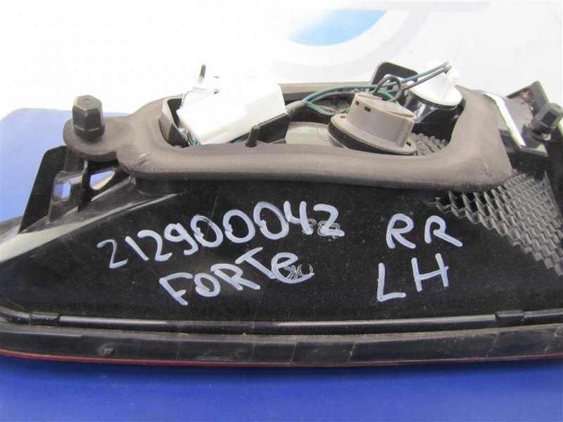 Фонарь внутренний задний левый FORTE YD 12- 2016 Седан 1.8