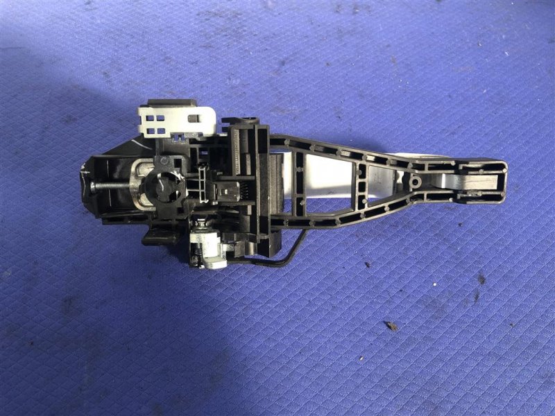 Ручка двери наружная задняя левая FOCUS 10-18 2017 Седан 2.0 Ручка двери наружная задняя левая FOCUS 10-18 2017 Седан 2.0