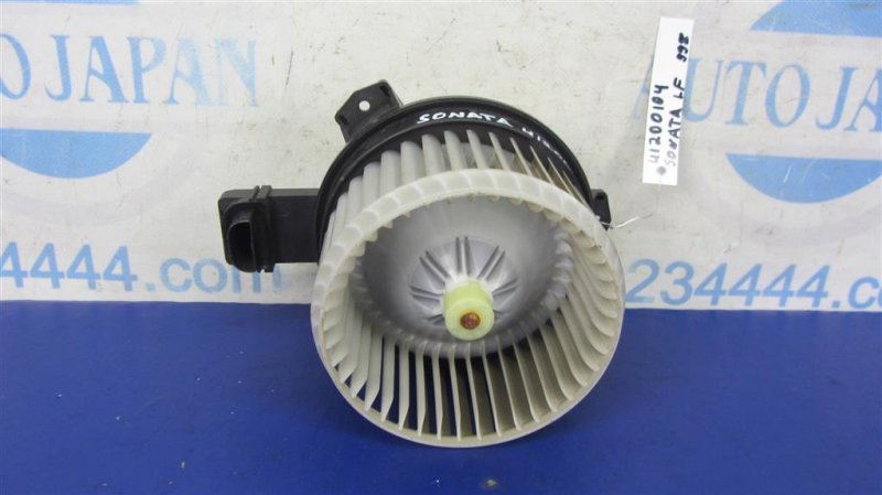 Запчасть моторчик печки HYUNDAI SONATA LF 2014- 2017 Седан 2.4 97113-C2000 Б/У Моторчик печки HYUNDAI SONATA LF 2014- 2017 Седан 2.4 97113-C2000 Б/У