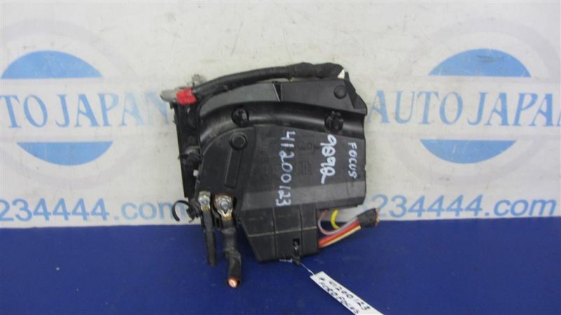 Запчасть блок предохранителей моторный отсек FORD FOCUS 10-18 2017 Седан 2.0 AV6Z-14A068-A Б/У Блок предохранителей моторный отсек FORD FOCUS 10-18 2017 Седан 2.0 AV6Z-14A068-A Б/У