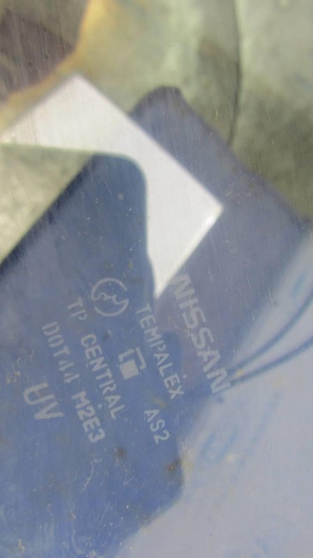 Стекло двери переднее левое TIIDA/VERSA C11 04-11