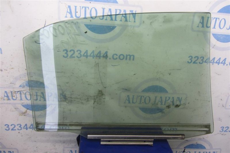 Стекло двери заднее левое CAMRY 40 06-11
