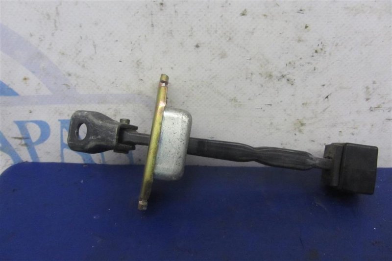 Ограничитель двери задний левый MITSUBISHI OUTLANDER XL 05-13 2007 Внедорожник 3.0 5732A029 Б/У