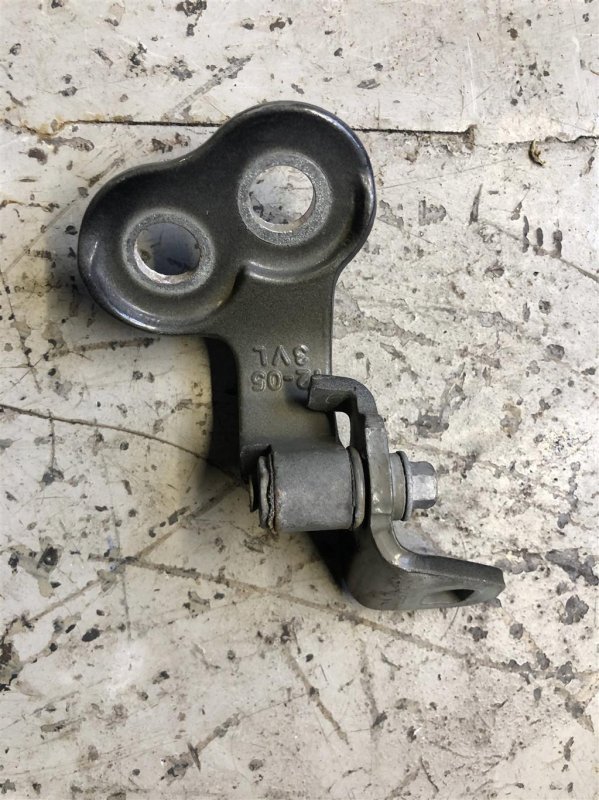 Петля двери нижняя передняя левая FOCUS 10-18 2013 Седан 2.0