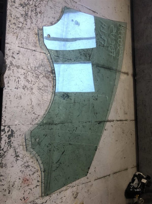 Стекло двери переднее левое FOCUS 10-18 2013 Седан 2.0 Стекло двери переднее левое FOCUS 10-18 2013 Седан 2.0