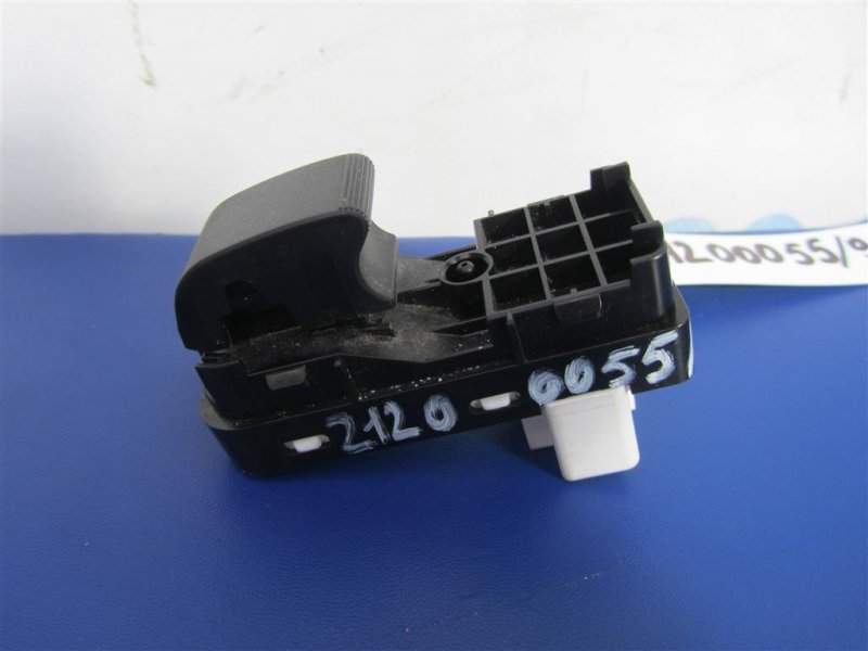 Запчасть кнопка стеклоподъемника передняя правая MAZDA 3 BL 09-13 2012 Седан 2.0 BBM2-66-370 Б/У Кнопка стеклоподъемника передняя правая MAZDA 3 BL 09-13 2012 Седан 2.0 BBM2-66-370 Б/У