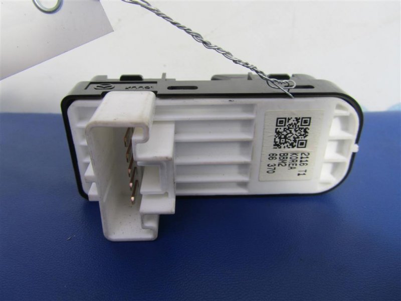 Кнопка стеклоподъемника передняя правая MAZDA 3 BL 09-13 Седан 2.0 Кнопка стеклоподъемника передняя правая MAZDA 3 BL 09-13 Седан 2.0