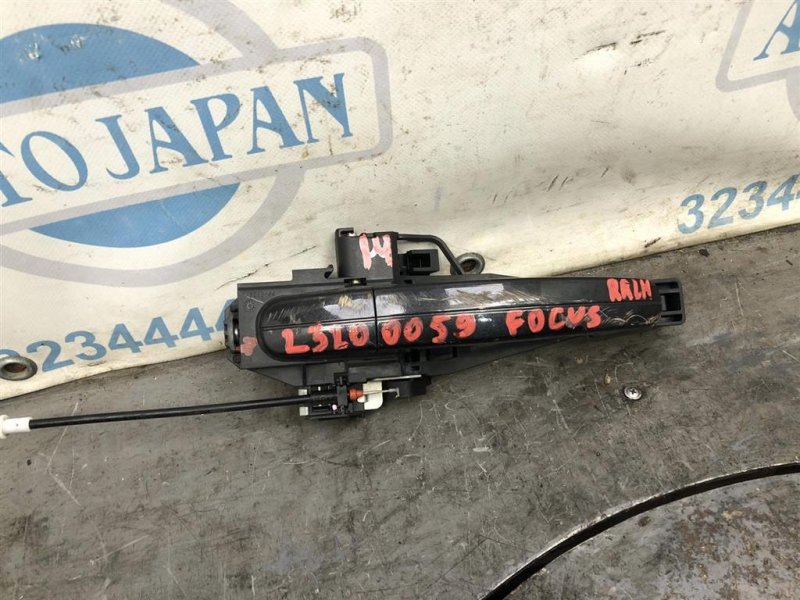 Ручка двери наружная задняя левая FORD FOCUS 10-18 2013 Седан 2.0 CV6Z-5422404-CA Б/У