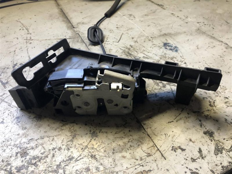 Замок двери задний правый FUSION 14- 2014 Седан 2.5