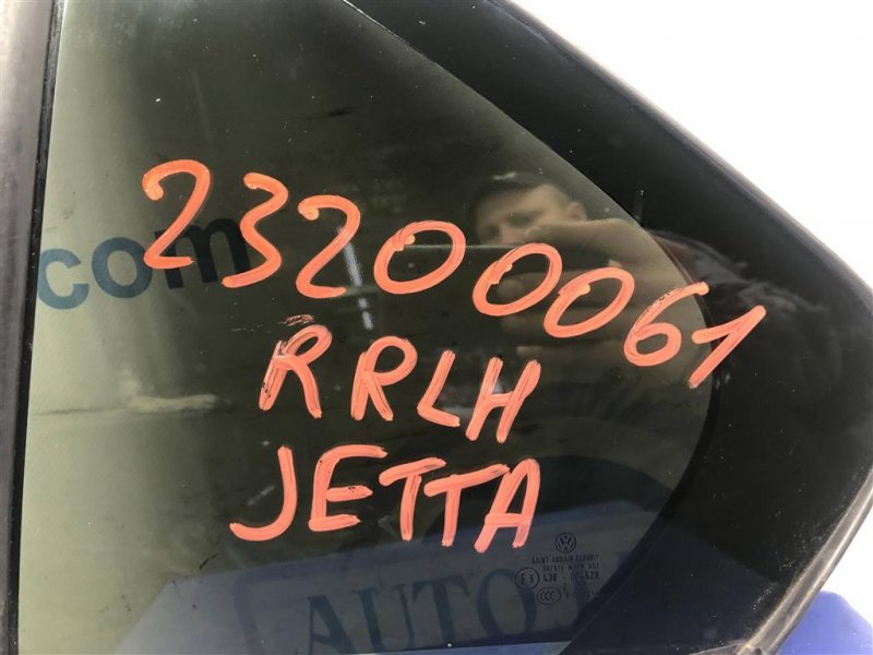 Стекло двери глухое заднее левое JETTA USA 10-17 2013 162 2.5 CBUA