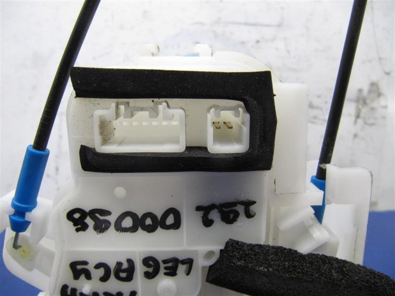 Замок двери передний правый LEGACY 09-15 BM 2010 Седан 2.5 EJ253