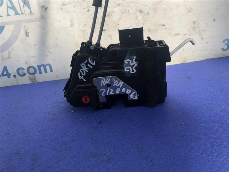 Замок двери задний правый KIA FORTE YD 12- 2016 Седан 1.8 81420-A7010 Б/У