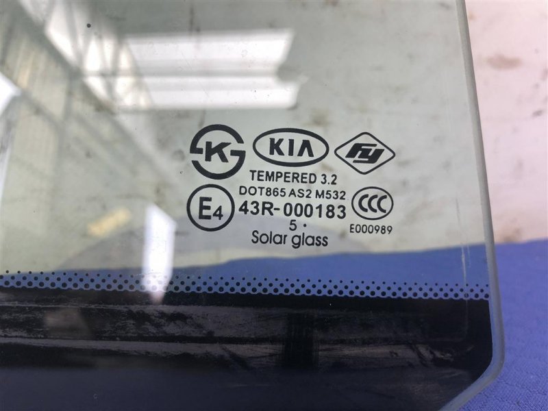 Стекло двери глухое заднее правое FORTE YD 12- 2016 Седан 1.8