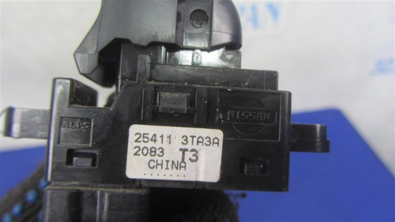 Кнопка стеклоподъемника ALTIMA L33 12-18 2014 L33 2.5