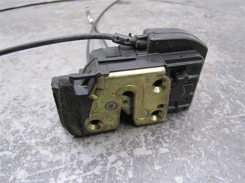 Замок двери передний правый QX56 / TITAN / ARMADA 04-16 2005 Внедорожник 5.6