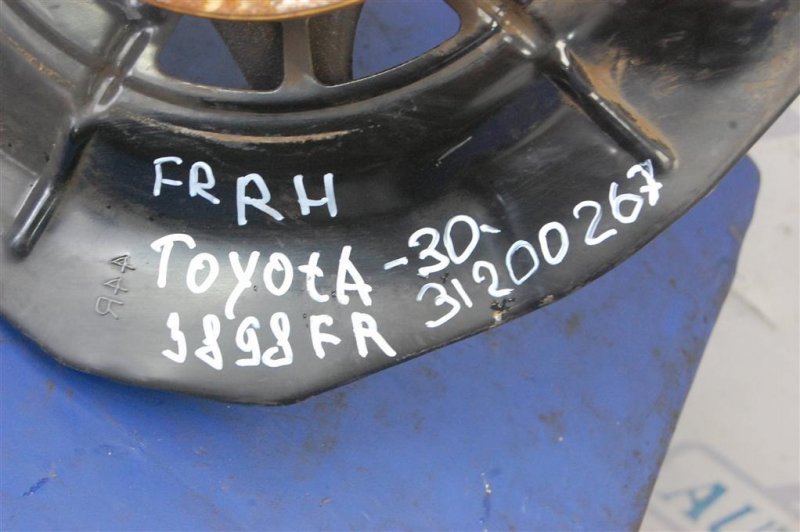 Кулак поворотный передний правый CAMRY 30 02-06