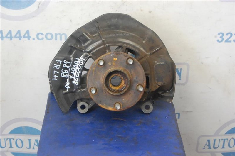 Кулак поворотный передний левый TOYOTA CAMRY 30 02-06 43212-39035 Б/У